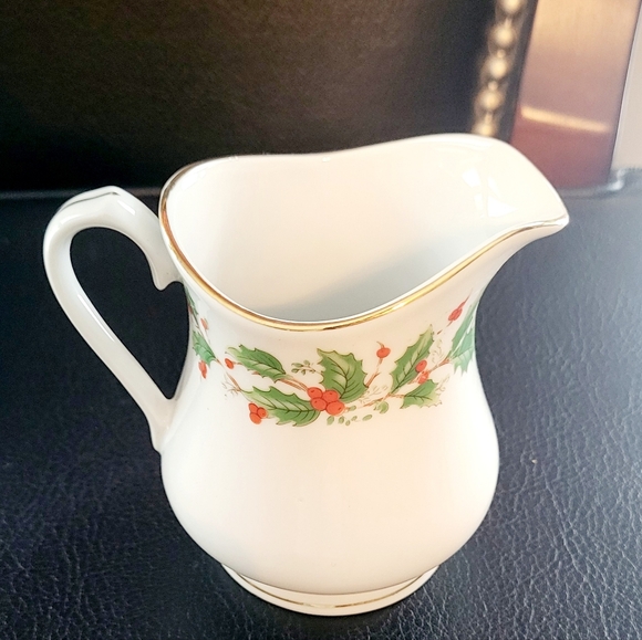 China Pearl NOEL Fine China Liling Cream & Sugar Bowl Serving Set Holly & Berry - Picture 3 of 11